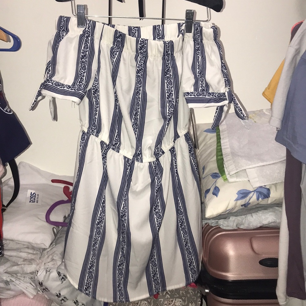 NWT SHOULDER DRESS - Picture 4 of 4